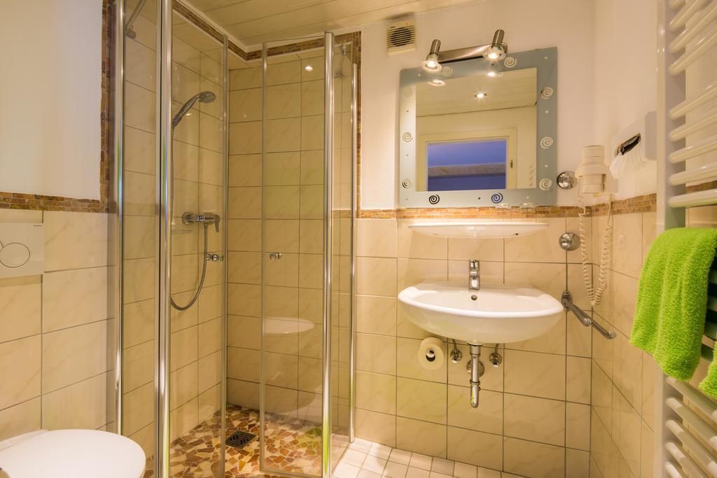 Hotel Landgasthof Zum Schildhauer Halfing Exterior foto